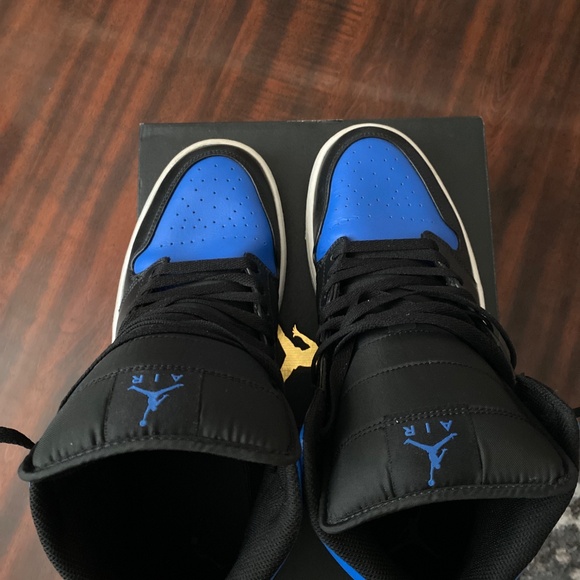 Royal Blue Jordan 1s - Picture 3 of 6